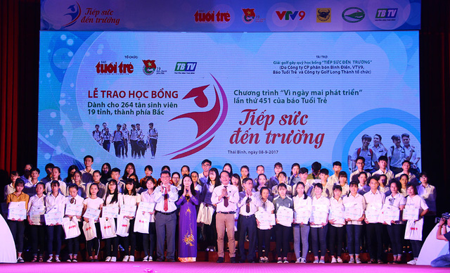 Tuoi Tre Newspaper celebrates 10 years of scholarship "Giving Strength to Students" (2002-2012)