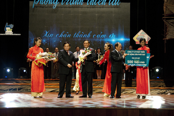 Phat Dat Donated VND 500 million for people in middle of Vietnam