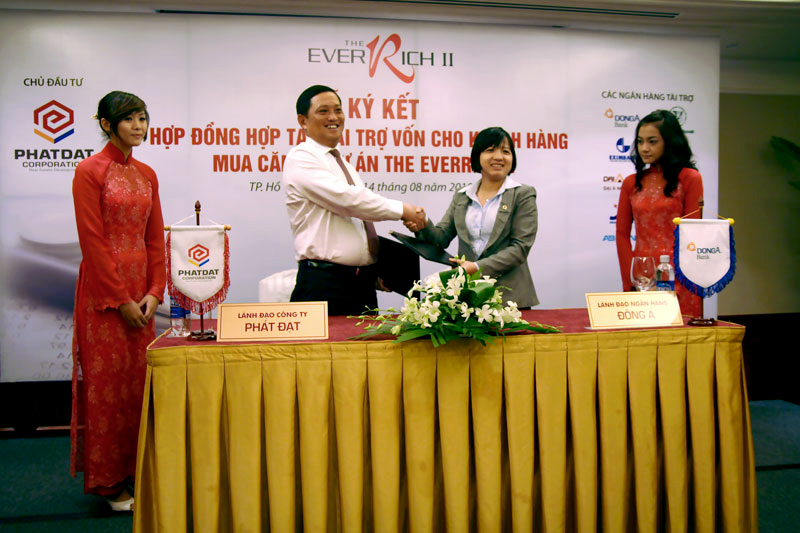 Lễ ký hợp đồng tài trợ vốn cho khách hàng mua căn hộ The Everrich II