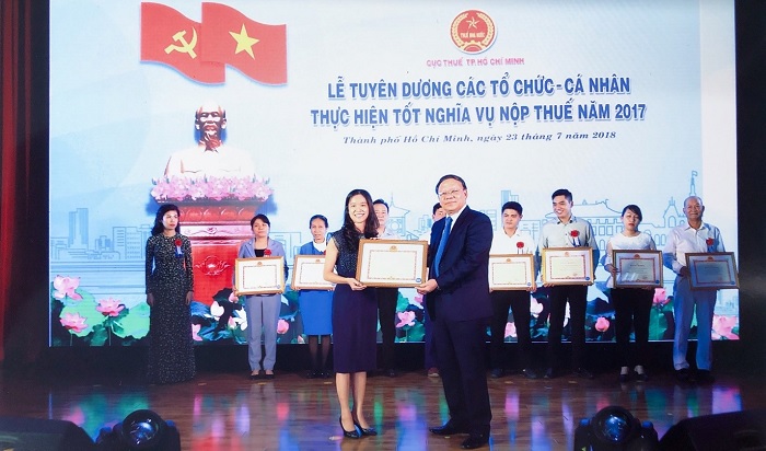 Phat Dat received certificate from Minister of Finance