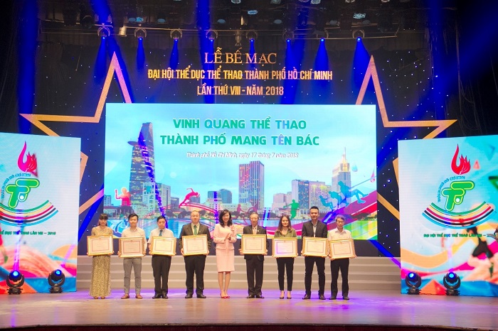 Phat Dat received the Certificate from the Chairman of People's Committee of Ho Chi Minh City