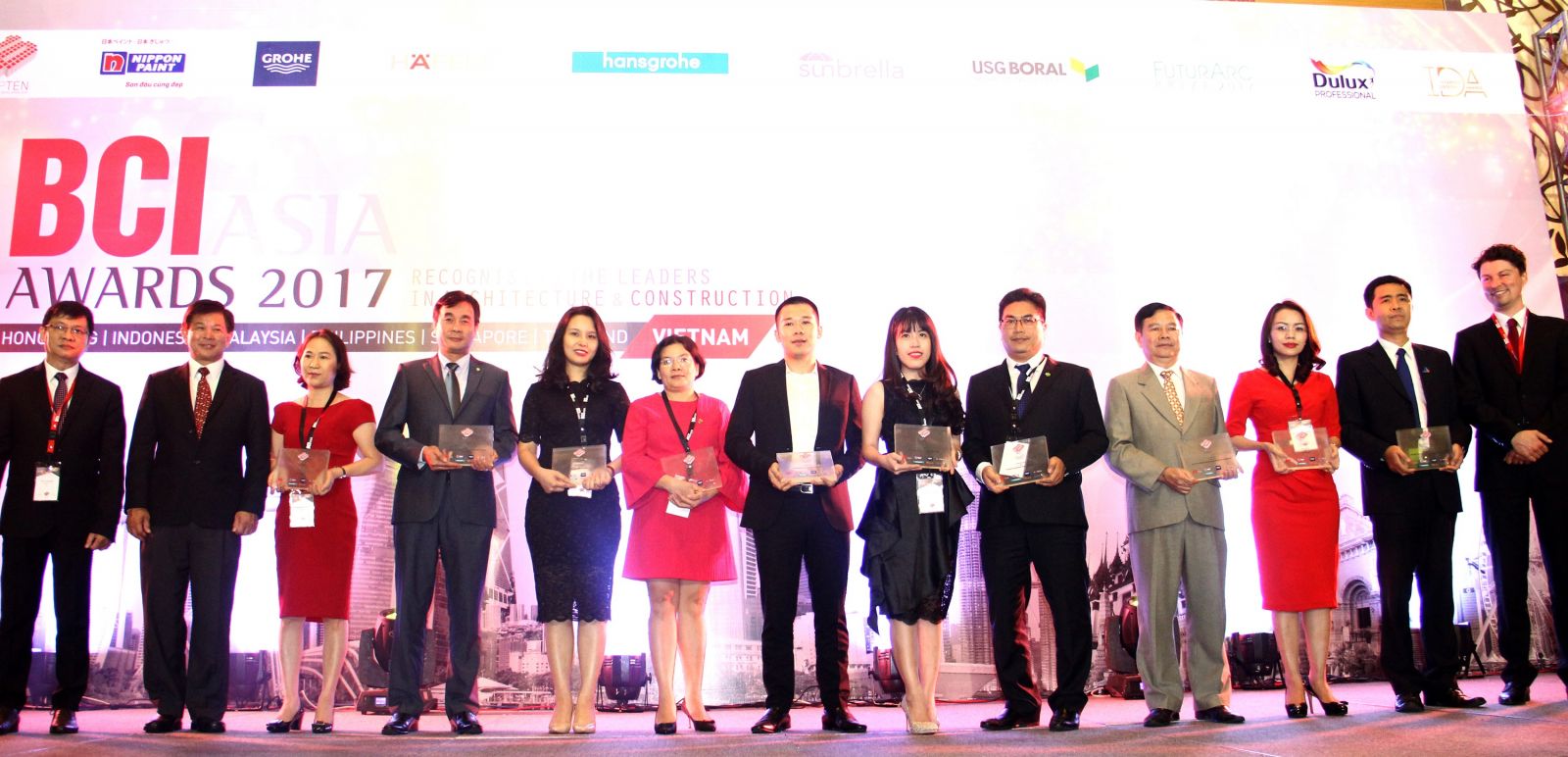 Phát Đạt nhận được giải thưởng Top 10 Nhà phát triển bất động sản hàng đầu Việt Nam từ BCI Asia Awards 2017