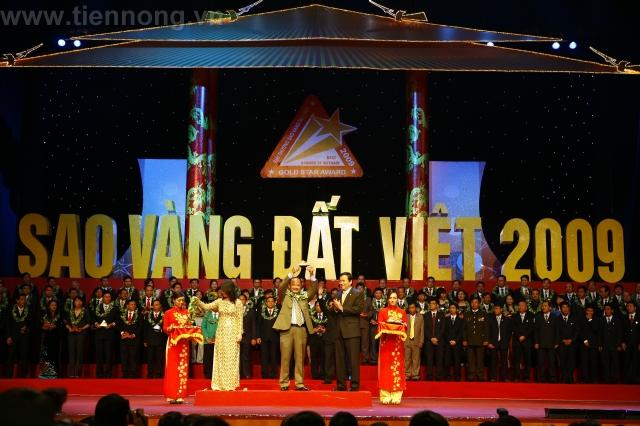 Phát Đạt đón nhận giải thưởng sao vàng đất việt 2009