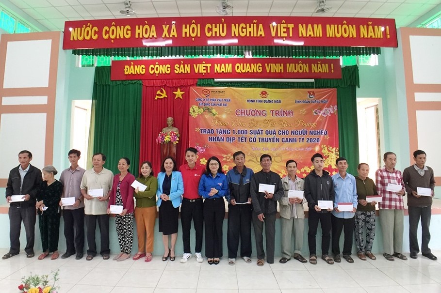 Phát Đạt trao tặng 1.000 suất quà Tết “Vì người nghèo” tỉnh Quảng Ngãi