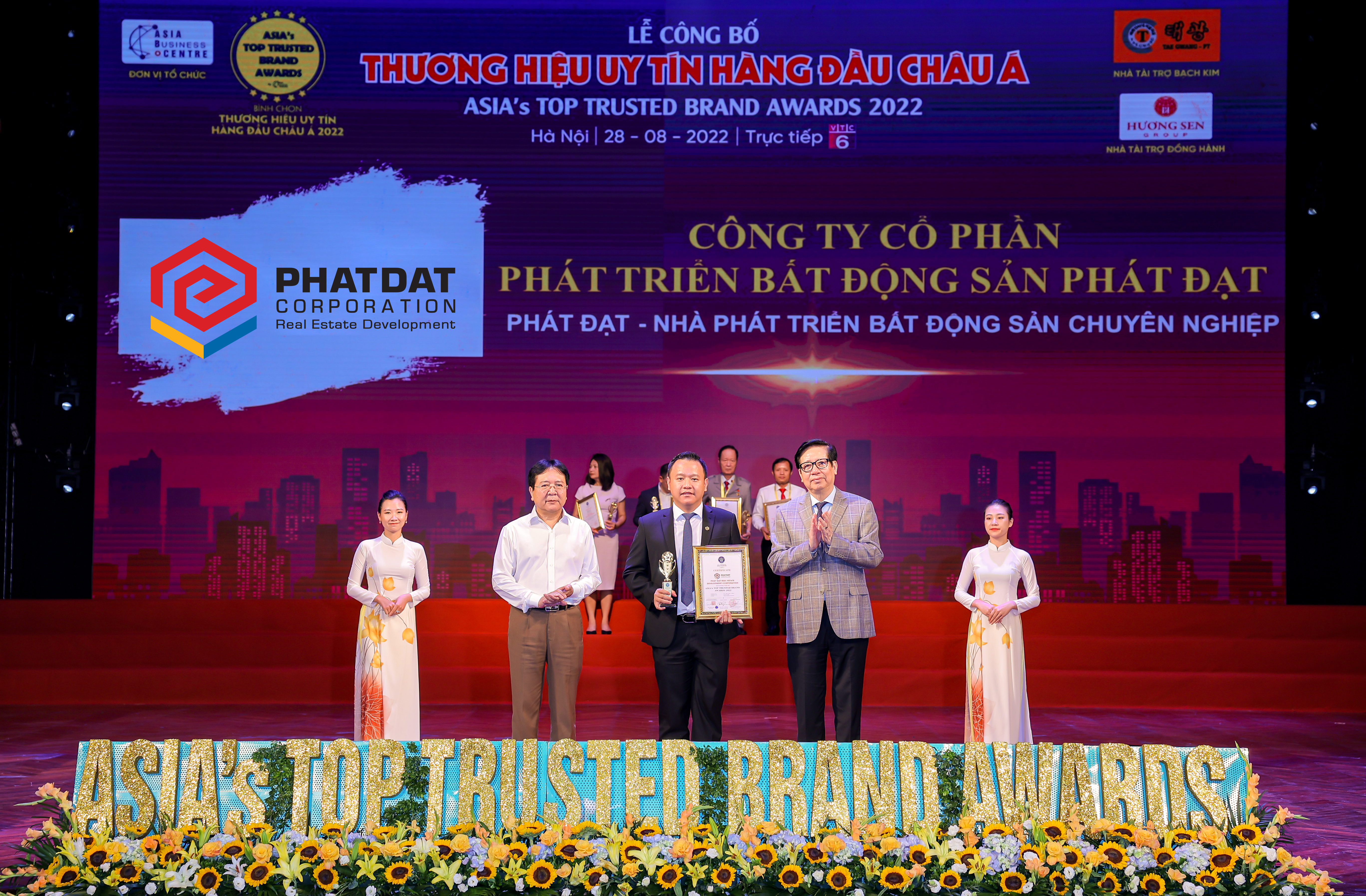 Phát Đạt nhận giải thưởng Top 10 thương hiệu uy tín hàng đầu Châu Á 2022