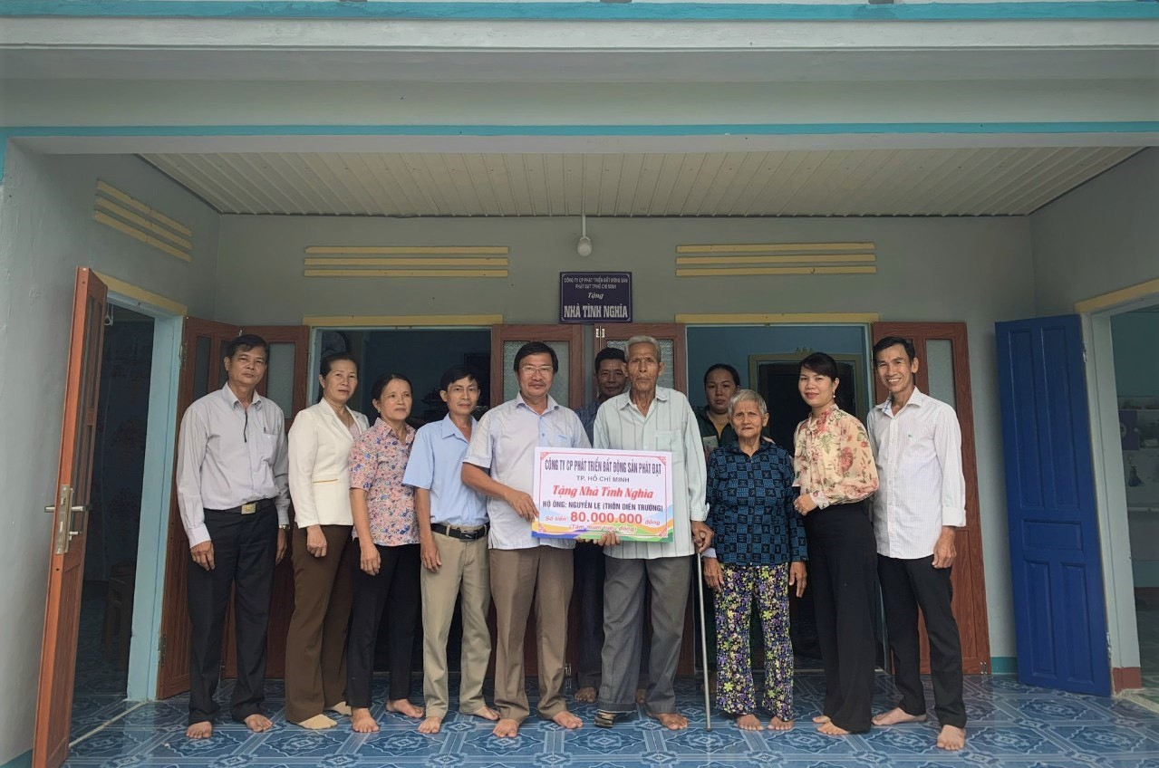 Phat Dat sponsors a house to a needy family in Quang Ngai