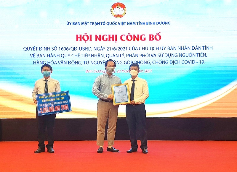 Phát Đạt nhận bằng khen của Bình Dương trong công tác phòng, chống Covid-19