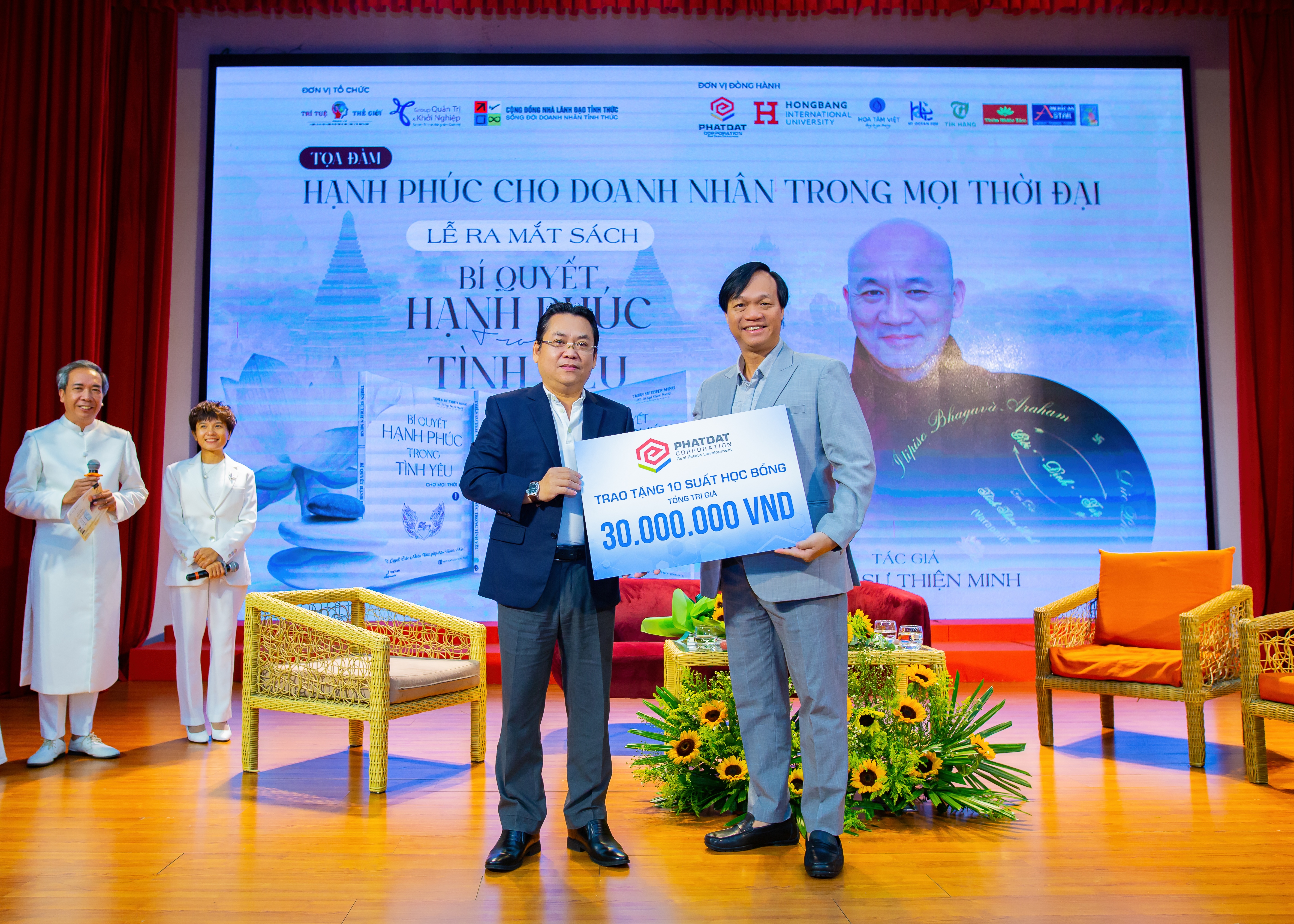 Phat Dat's Sponsorship to Hong Bang International University Scholarship Fund