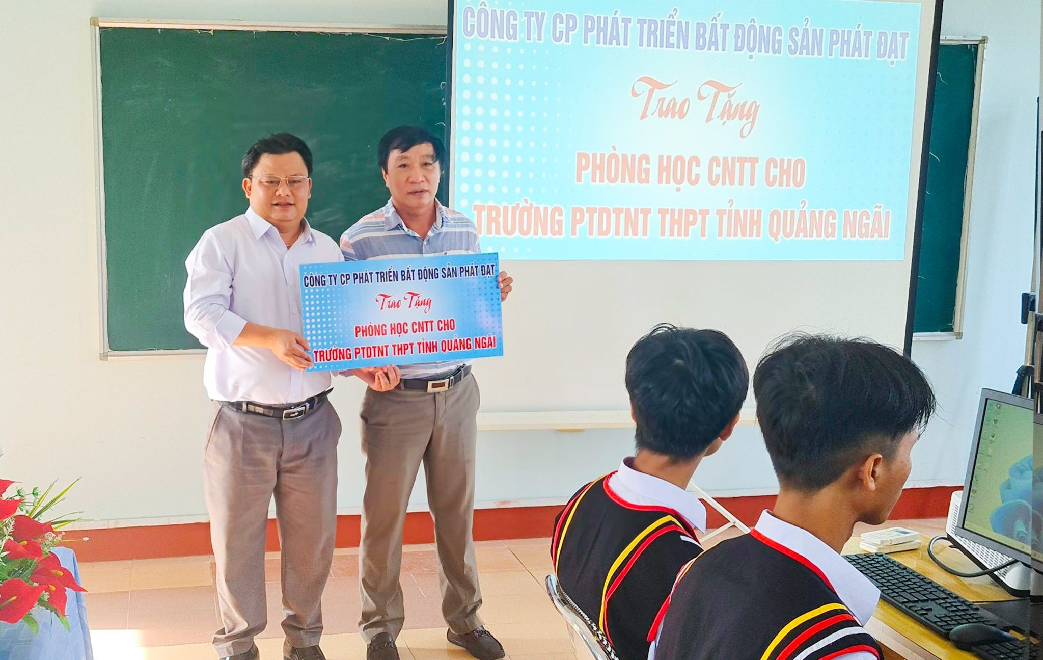 Phat Dat sponsors a computer lab for the Quang Ngai Boarding High School for Ethnic Minorities