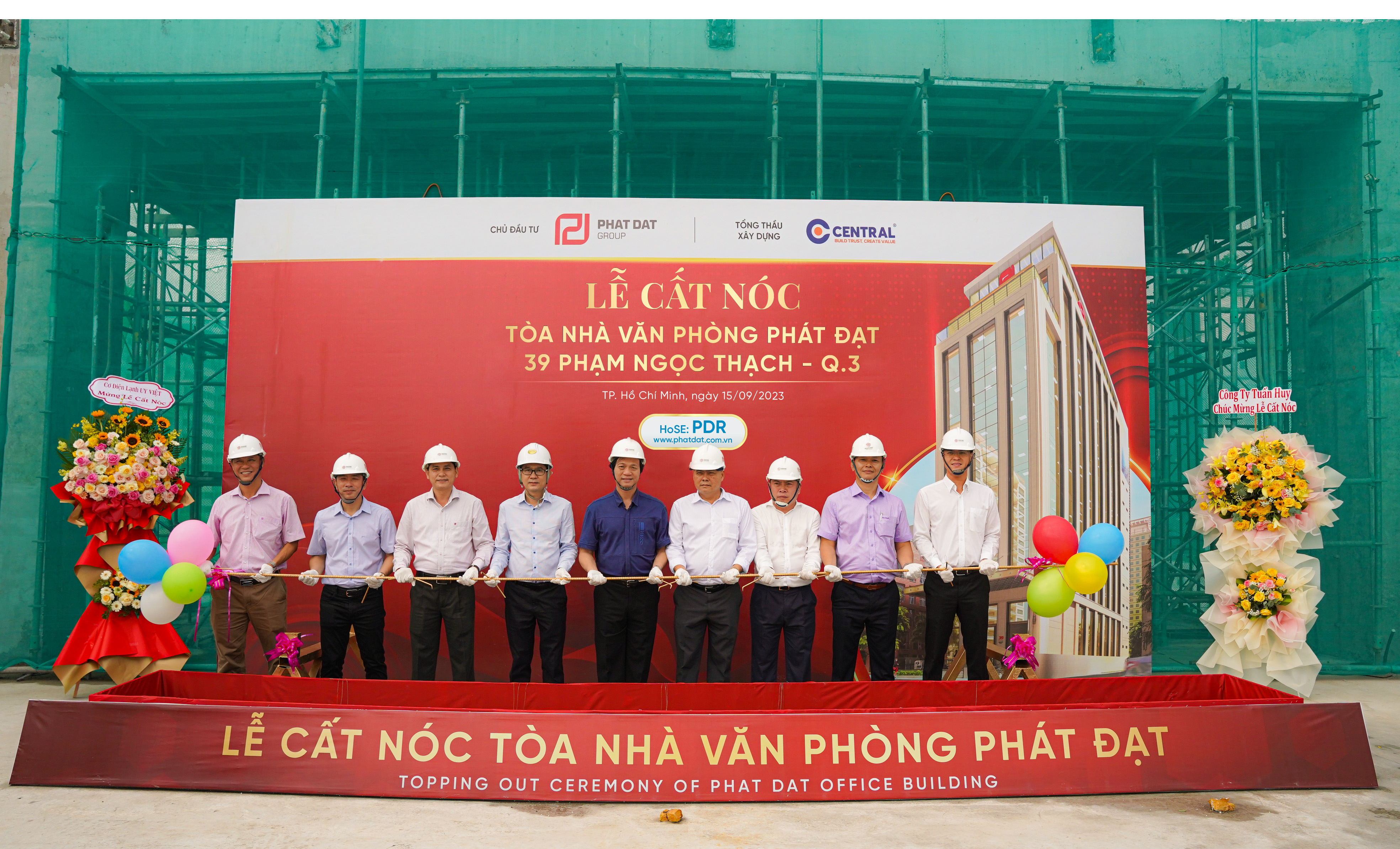 Phat Dat holds topping-out ceremony for the new office building