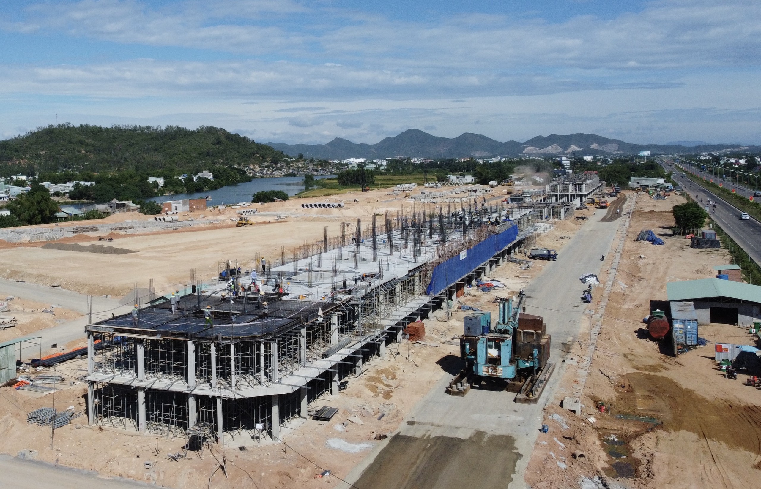 Accelerating Construction of the Bắc Hà Thanh Residential Area and Urban Renewal Project