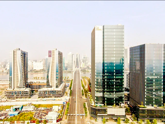 Xây dựng TPHCM thành trung tâm dịch vụ cao cấp