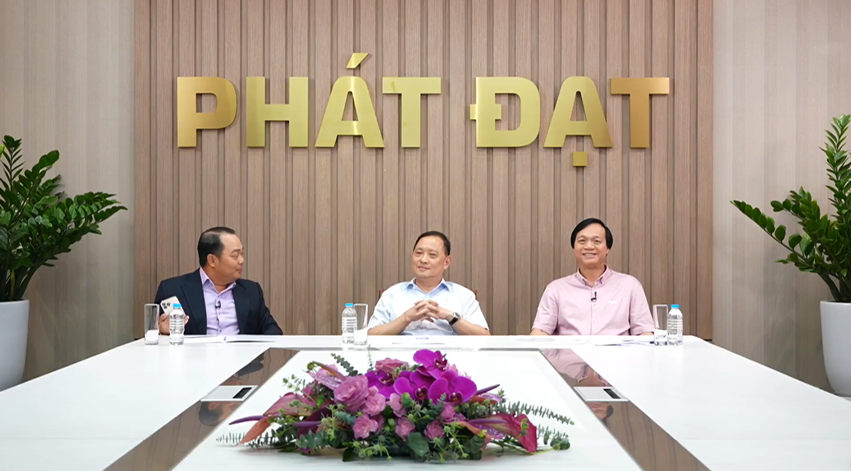 Phát Đạt tổ chức livestream gặp gỡ nhà đầu tư