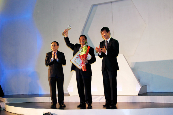 le-trao-giai-doanh-nhan-tre-xuat-sac-tp-hcm-2012.jpg