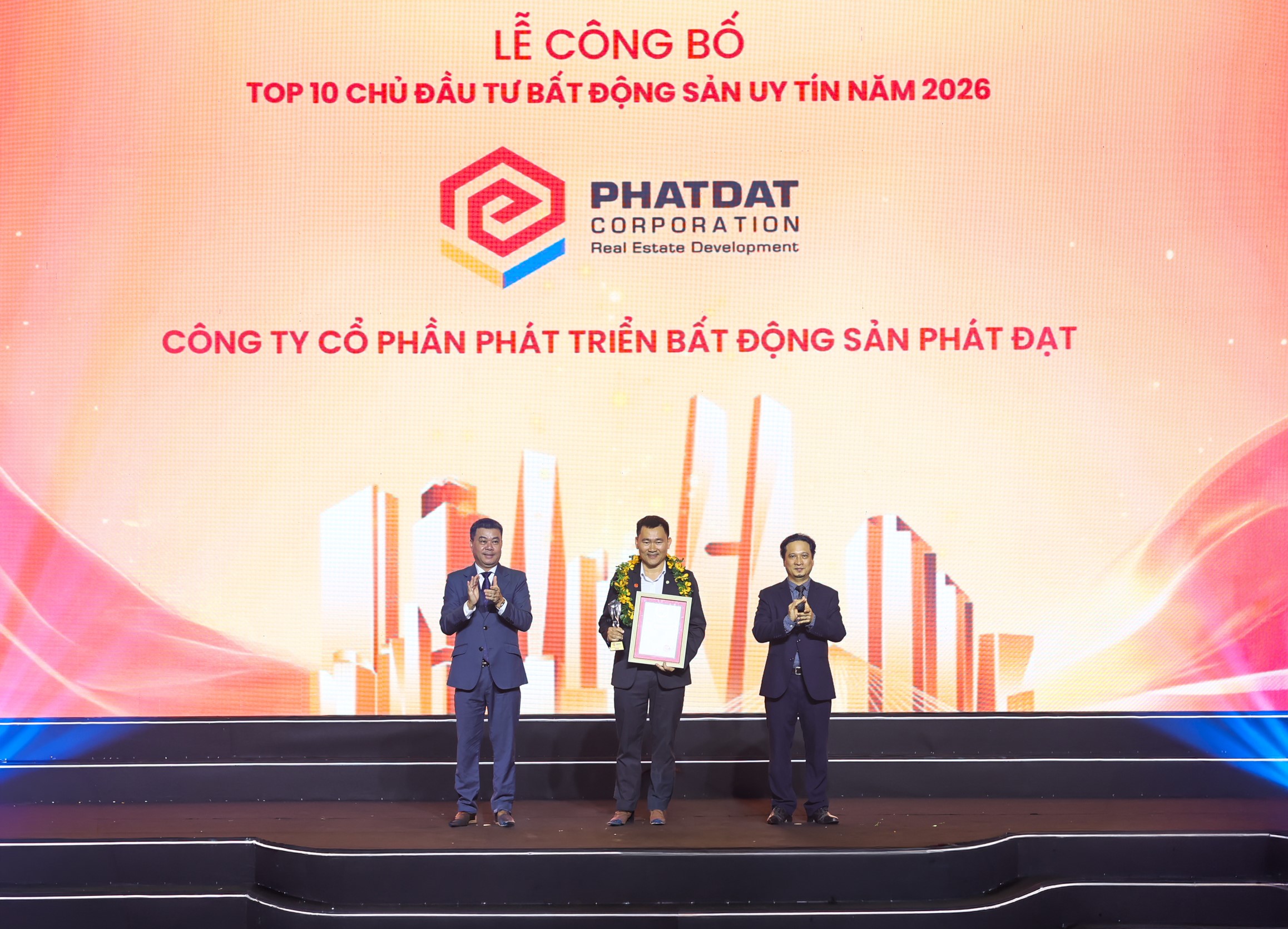 PDR_Top-10-Doanh-nghiep-Uy-tin_Photo5-1-1-1